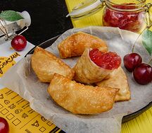 ЧебурекМи с клубничным джемом