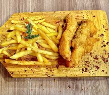 Стрипсы и картофель фри