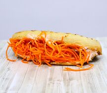 Хот-дог с морковкой по-корейски