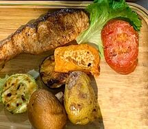 Семга с овощами