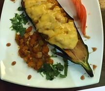 Баклажан, фаршированный овощами