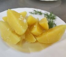 Картофель отварной с маслом сливочным