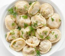 Пельмени отварные с соусом