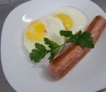 Глазунья с сосисками