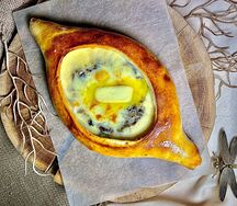 Хачапури по-аджарски с грибным рагу