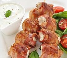Шашлычки куриные в беконе