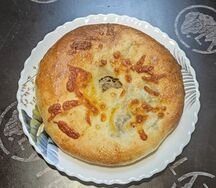 Пирог с мясом и сыром