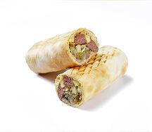 Шаурмиссия с говядиной и клюквенным соусом