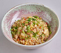 Жареный рис с курицей