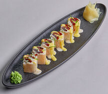 Снежный ролл с соусом манго