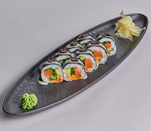 Ролл лосось-авокадо