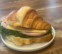 Круассан с ветчиной и сыром
