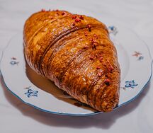Круассан малиновый