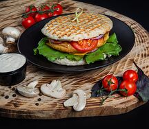 Бургер Питаки с куриной котлетой