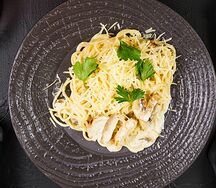 Паста с курицей и грибами