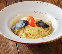 Феттуччине с курицей и грибами в сливках