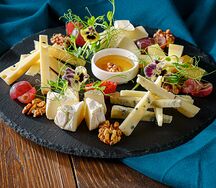 Сырная тарелка для вина