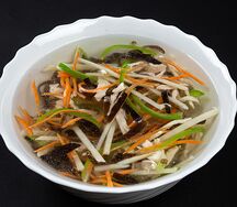 G03 Бульон с куриными нитями и овощами