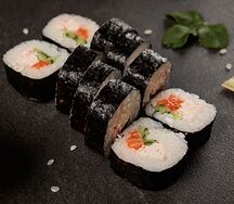 Ролл с крабом и лососем