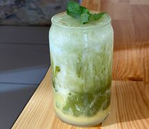 Айс-матча с ананасом и кокосом 