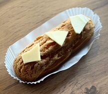 Эклер с масляным кремом
