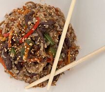 Wok Рис с говядиной в соевом соусе