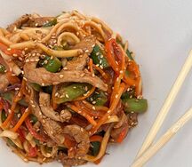 Wok Пшеничный со свининой в соусе кимчи