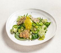 Зеленый салат с киви и огурцом