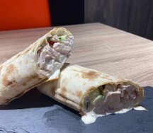 Шаверма в лаваше с курицей