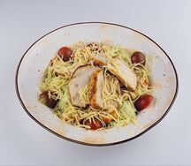 Салат Цезарь с курицей