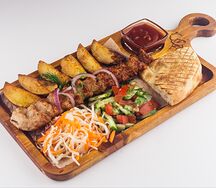 Люля-кебаб из курицы с гарниром