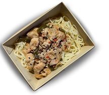 Паста с курицей в соусе терияки