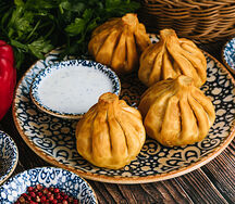 Жареные хинкали с курицей и грибами