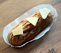 Эклер с масляным кремом 