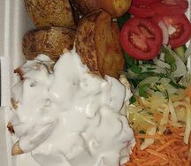 Двойная шаверма на тарелке с курицей 