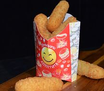 Сырные палочки с сырным соусом