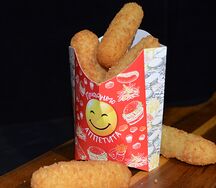 Сырные палочки с чесночным соусом