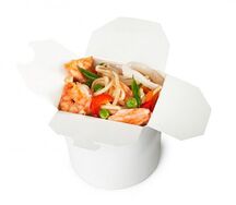 Лапша с морепродуктами и овощами