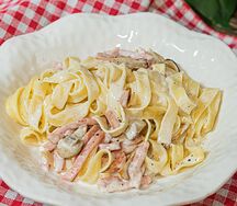 Паста с ветчиной и грибами