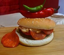 Бургер с колбасками пепперони