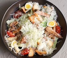 Цезарь с мякотью куриного бедра