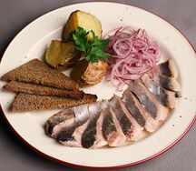 Сельдь с румяным картофелем 