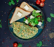 Зеленый омлет с черри