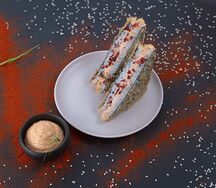 Азиатский сэндвич с крабом и лососем