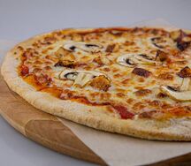 Пицца с курицей и грибами 30 см