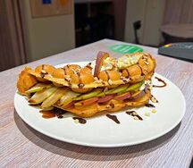 Гонконгская вафля с персиком и грушей