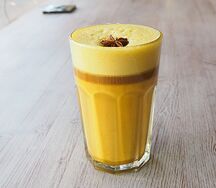 Латте с куркумой