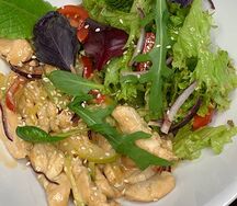 Теплый салат с курицей