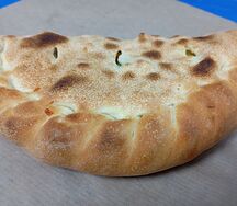 Кальцоне с Томатами и зеленью