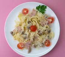 Феттуччине с ветчиной и грибами